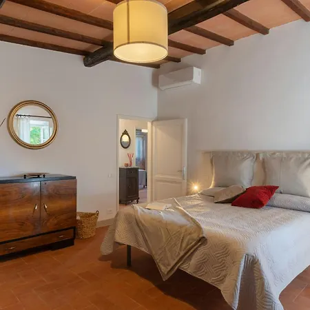 Historic With Pool In Casa vacanze